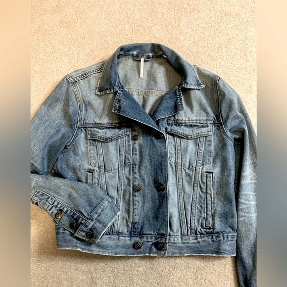 Free People oversized Women Jean Denim Jacket Lightly Distressed  XS to Small - Picture 2 of 8